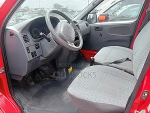 Toyota HiAce 2005 Red