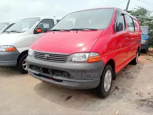Toyota HiAce 2005 Red