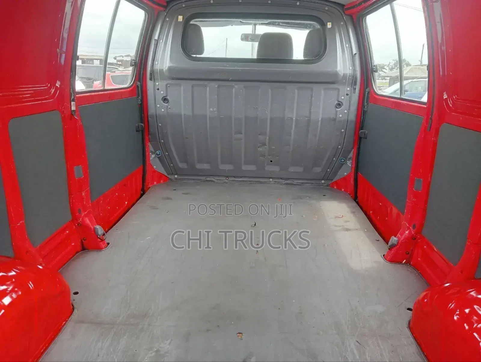 Toyota HiAce 2005 Red