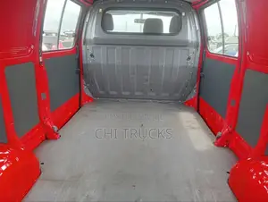 Toyota HiAce 2005 Red