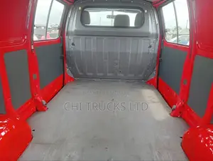 Toyota HiAce 2005 Red