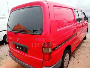 Toyota HiAce 2005 Red
