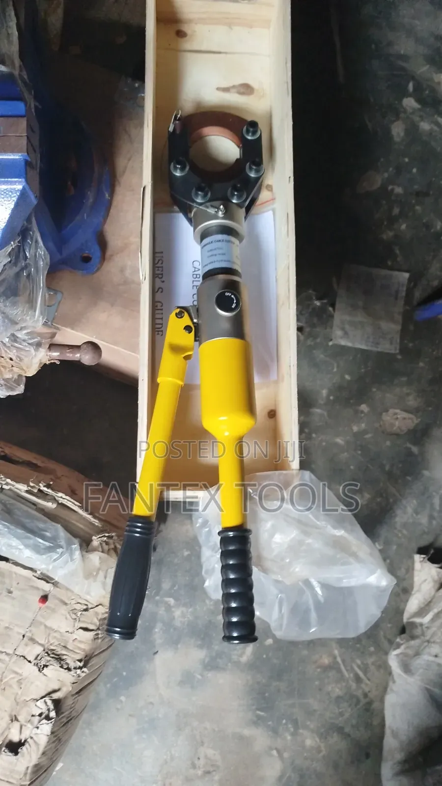 Hydraulic Hand Cable Cutter Machine.