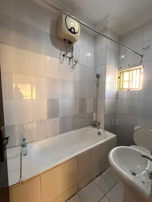 2bdrm Block of Flats in In An Estate Around for rent