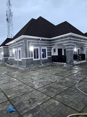 4bdrm Bungalow in Minna for sale