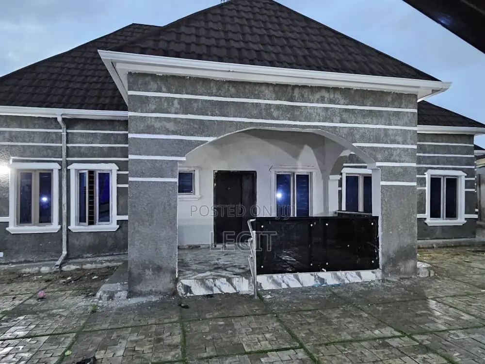 4bdrm Bungalow in Minna for sale