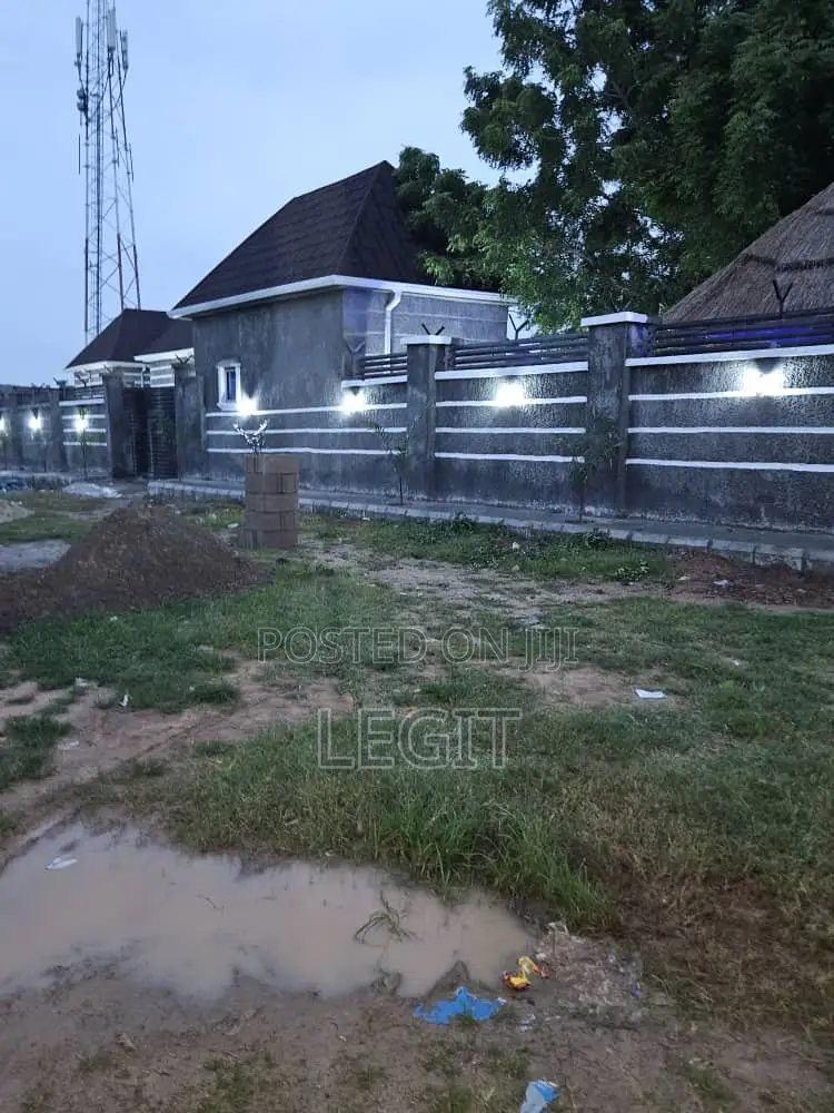 4bdrm Bungalow in Minna for sale