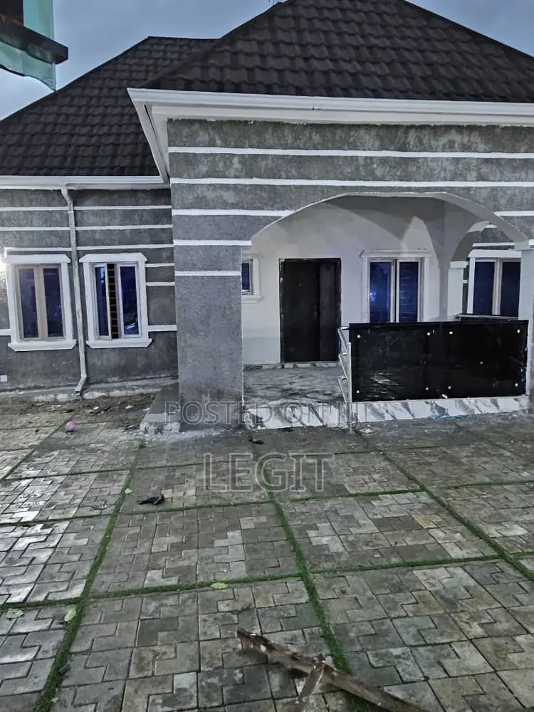 4bdrm Bungalow in Minna for sale