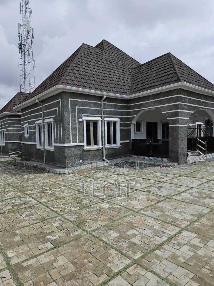 4bdrm Bungalow in Minna for sale