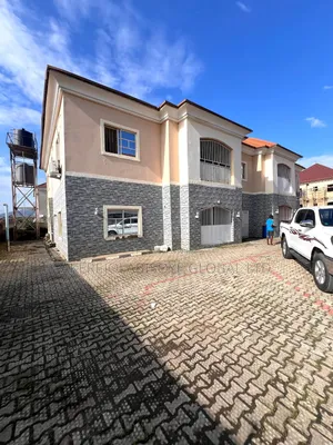 2bdrm Block of Flats in In An Estate Around for rent