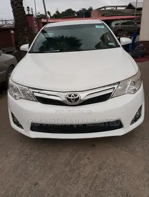 Toyota Camry LE 4dr Sedan (2.5L 4cyl 6A) 2014 White