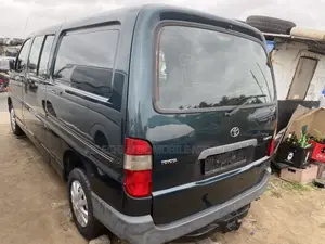 Toyota HiAce 2001 Green