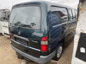 Toyota HiAce 2001 Green