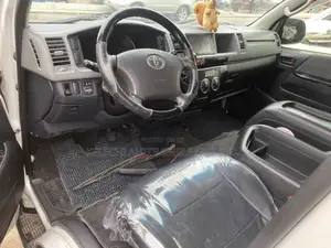 Toyota HiAce 2015 White