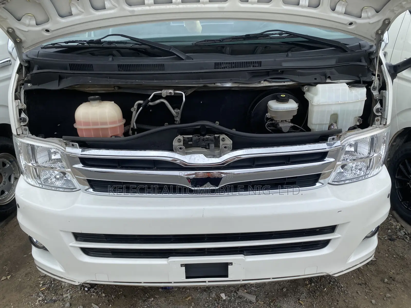Toyota HiAce 2015 White
