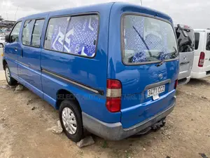 Toyota HiAce 2005 Blue