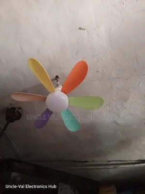 Flower Short-Blade Fan With Light