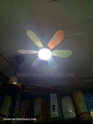 Flower Short-Blade Fan With Light