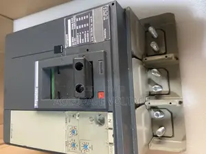 3p 1600A Schneider Breaker
