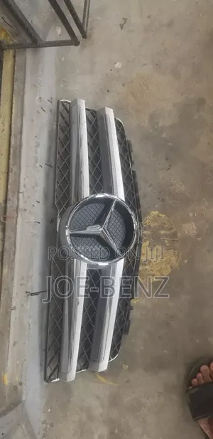 GLK350 2010 Front Bumper Grill