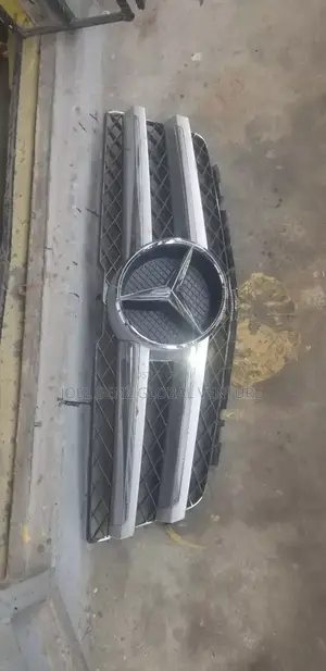 GLK350 2010 Front Bumper Grill