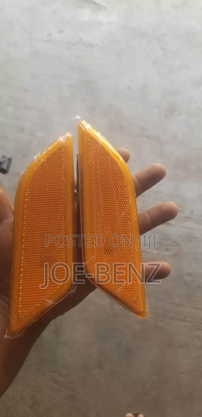 E350 2010 Front Bumper Pointer Light