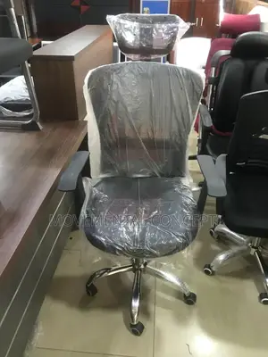 Executive Office Swivel Chair With Headrest