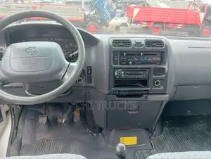 Toyota HiAce 2005 White