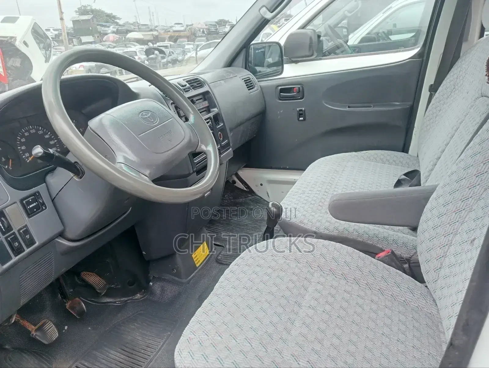 Toyota HiAce 2005 White