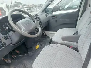 Toyota HiAce 2005 White
