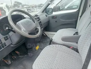 Toyota HiAce 2005 White