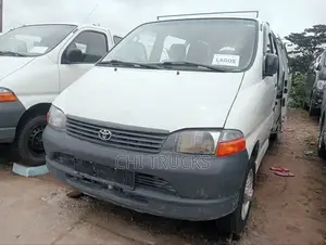 Toyota HiAce 2005 White