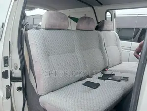 Toyota HiAce 2005 White