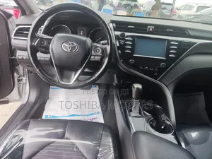 Toyota Camry SE (2.5L 4cyl 8A) 2019 Silver