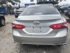 Toyota Camry SE (2.5L 4cyl 8A) 2019 Silver