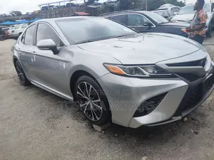 Toyota Camry SE (2.5L 4cyl 8A) 2019 Silver