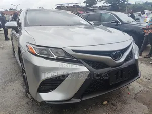 Toyota Camry SE (2.5L 4cyl 8A) 2019 Silver