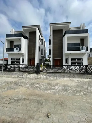 5bdrm Duplex in Chevron for sale