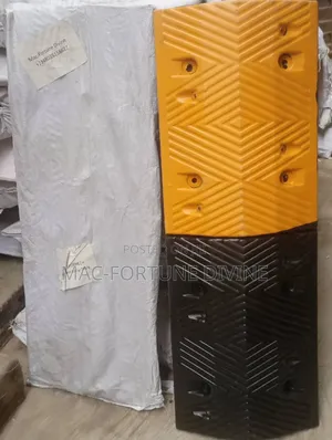 High Quality 70mm Thickness Speed Bumps With Cat Eyes
