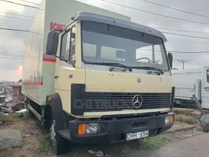 814 Cargo Truck