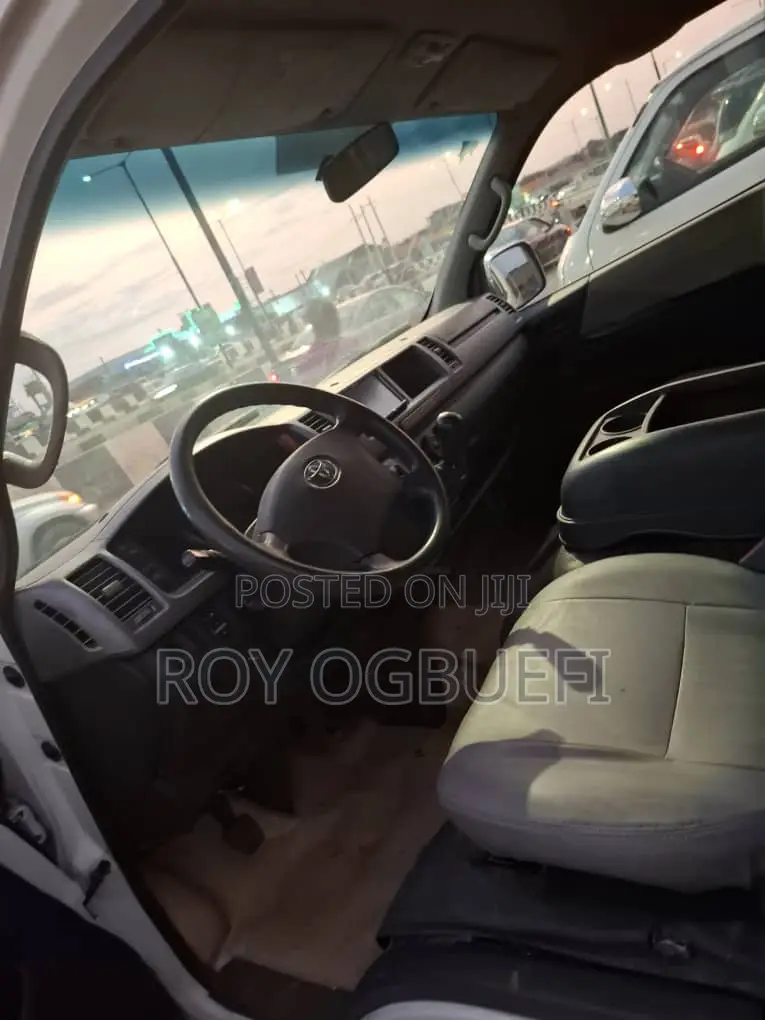 Toyota HiAce 2018 White