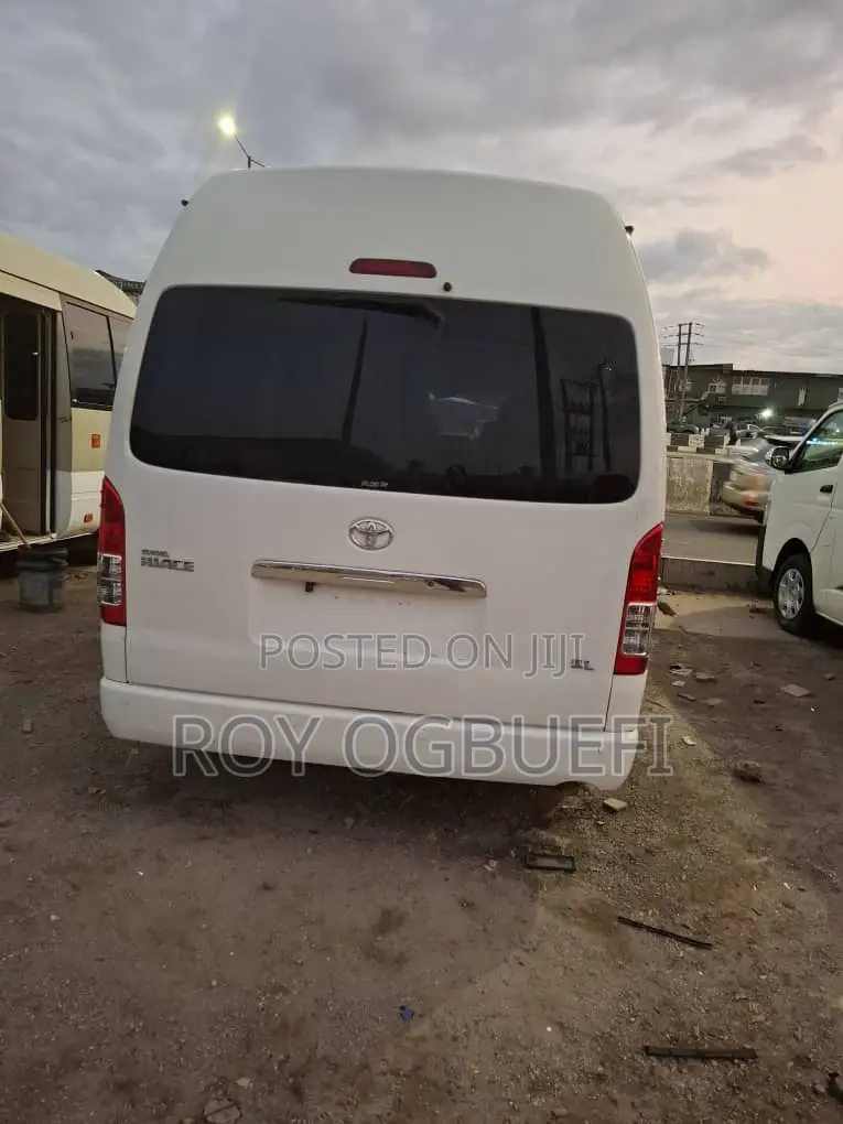 Toyota HiAce 2018 White