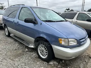 Toyota Sienna LE 4dr 1999 Blue