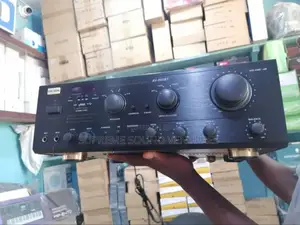 Karaoke Av-502 BT Amplifier