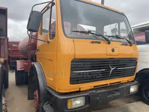 Foreign Used Mercedes Benz Water Tanker Truck.