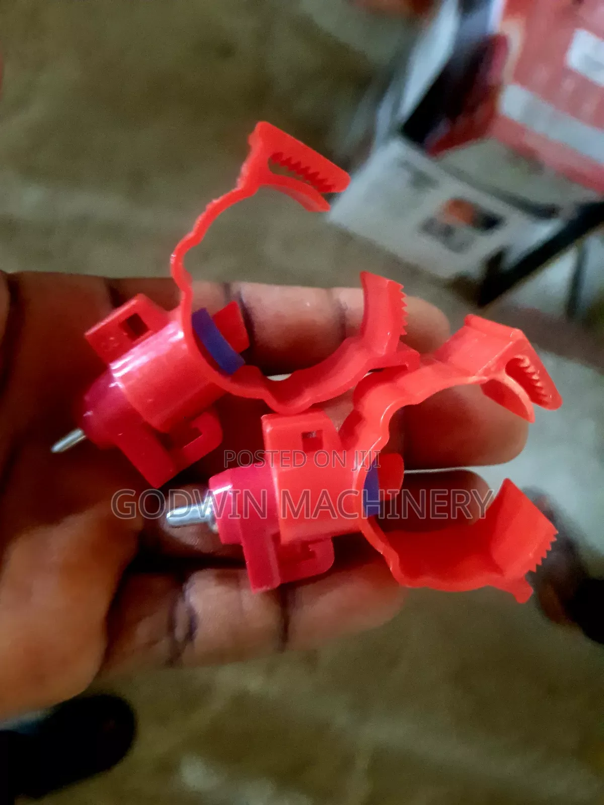 Efficient Red Clip Nipple Drinker