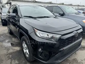 Toyota RAV4 XLE AWD 2020 Matt Black