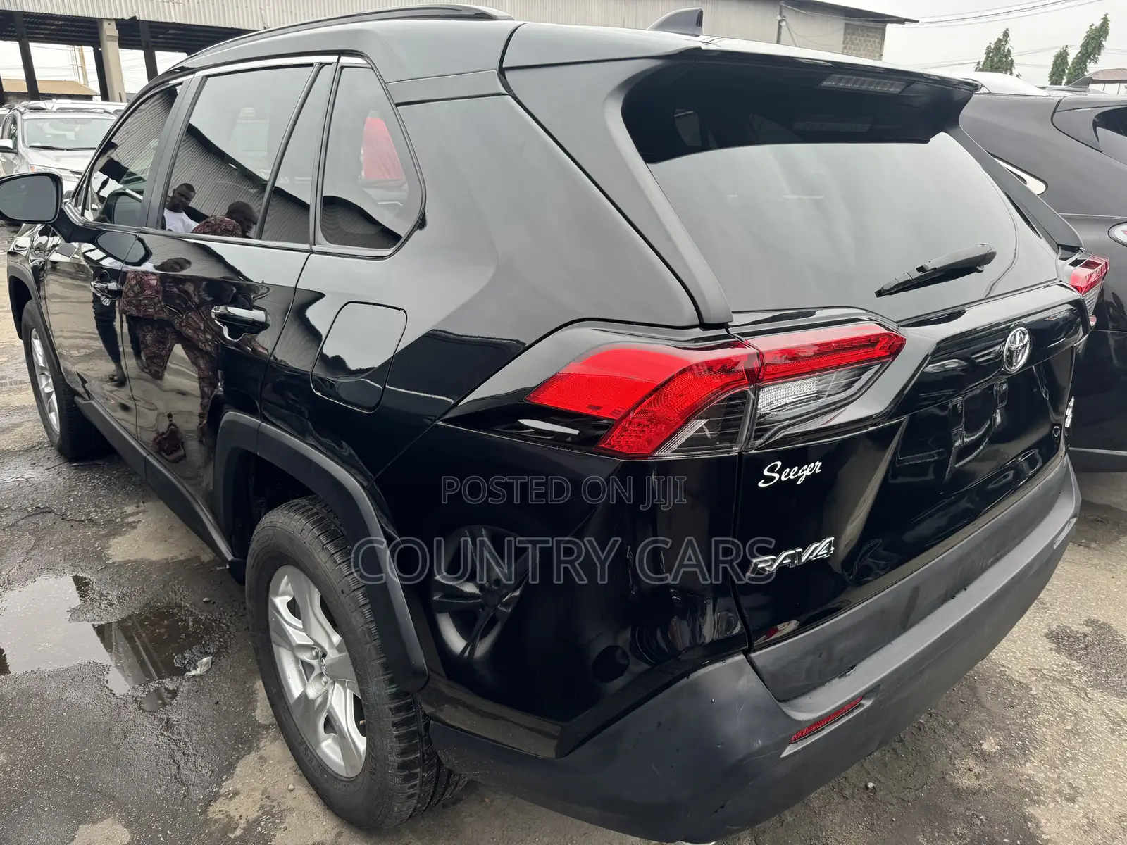 Toyota RAV4 XLE AWD 2020 Matt Black