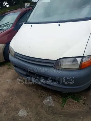Toyota HiAce 2002 White