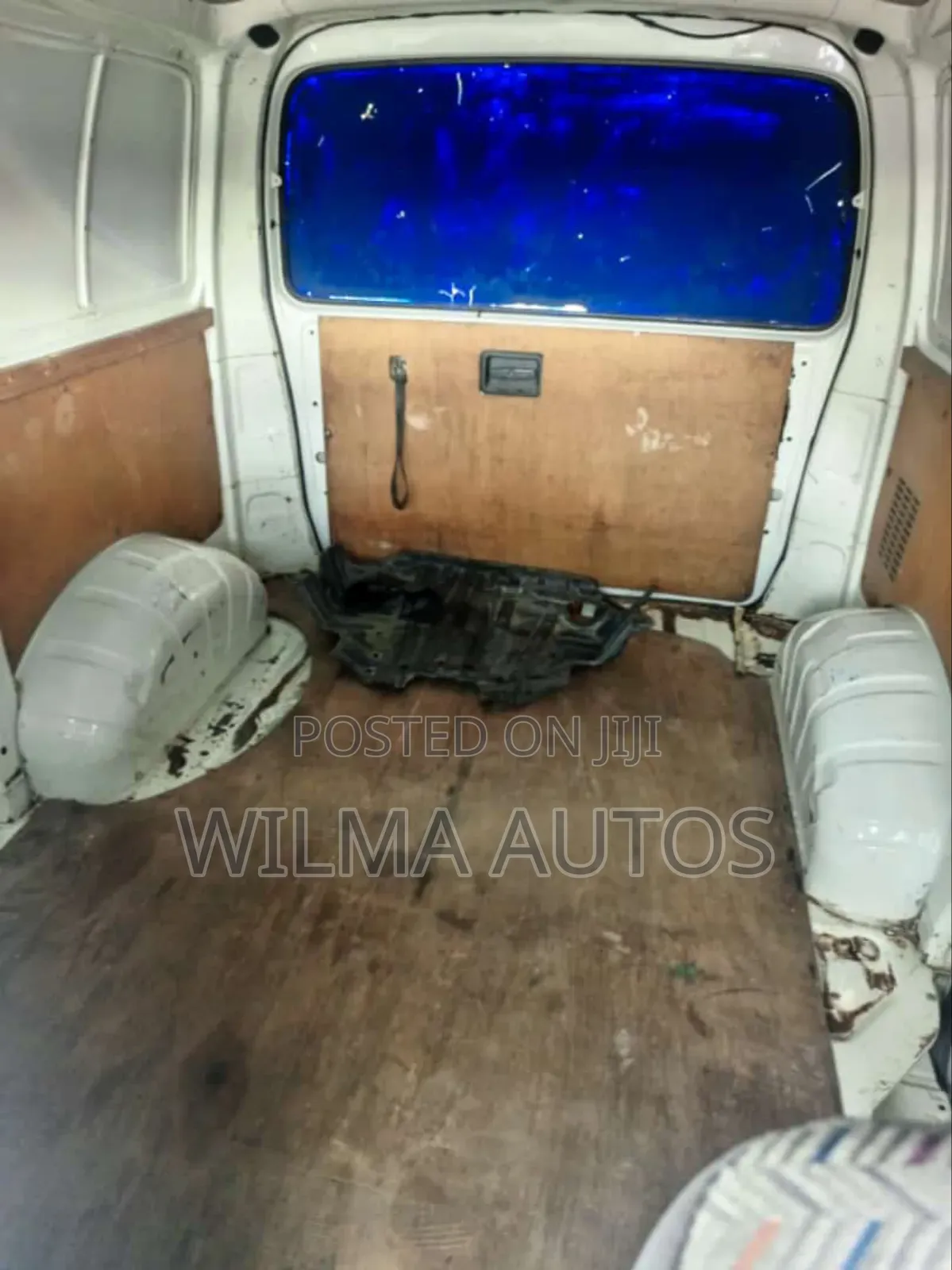 Toyota HiAce 2002 White